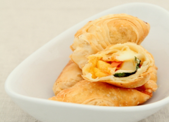 Spiral Curry Puff with Mozzarella and Tomato | ToTT Store